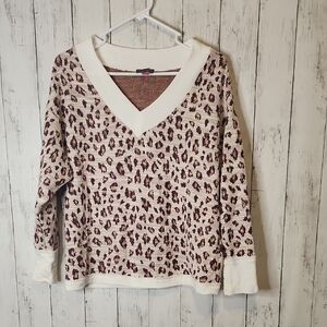 🎅Vince Camuto Cream and Brown Animal Print V-Neck Sweater XS